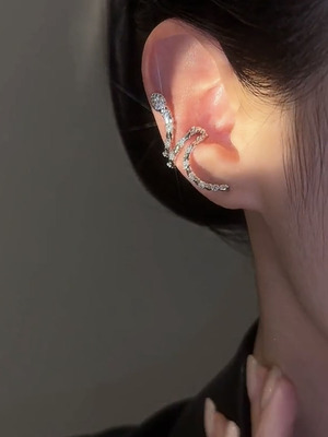 设计感微镶钻蛇形耳骨夹