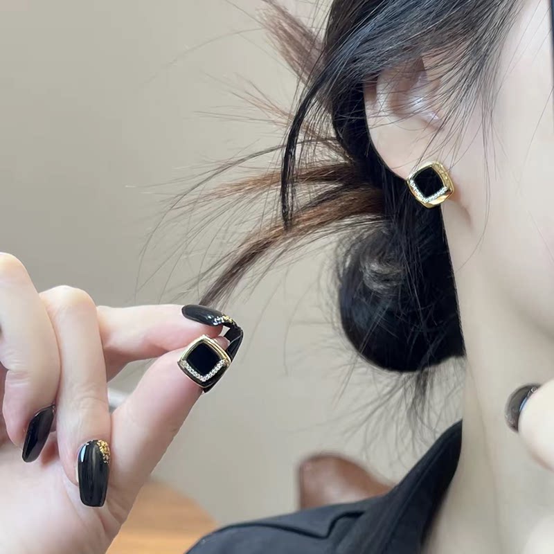 黑色几何菱形镶钻耳钉女