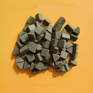 热卖 玉石震动抛光绿正三角精抛圆珠高铝瓷正斜三角磨料振动研磨机