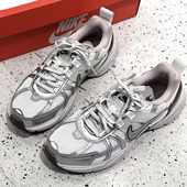 耐克V2K RUN Runtekk女子舒适防滑百搭运动休闲鞋 Nike FD0736 010