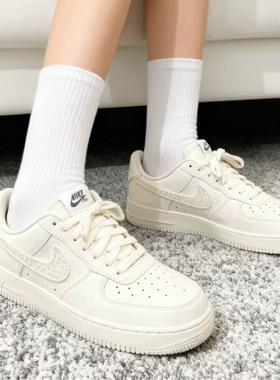 Nike耐克AirForce1空军一号轻便舒适耐磨女子休闲板鞋IH7351-010