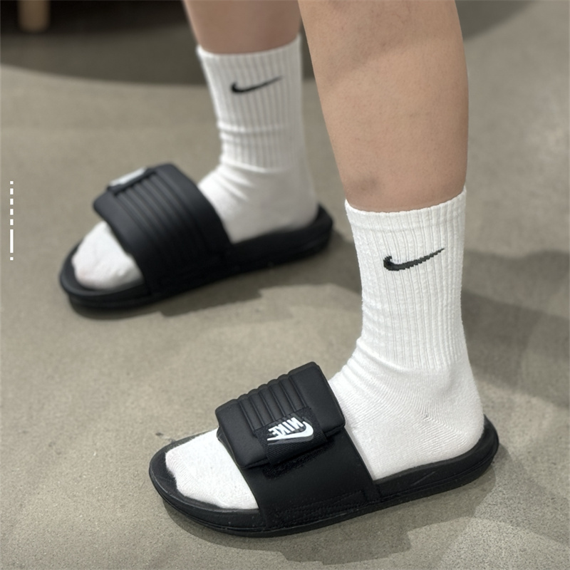 NikeOffCourt黑色运动拖鞋