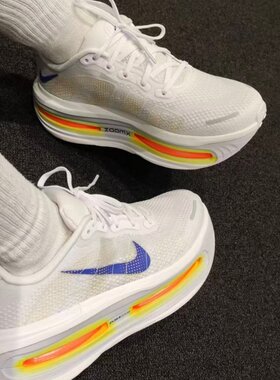 Nike Vomero Premium 舒适贴合跑步鞋 男女同款 白色HQ2050-101
