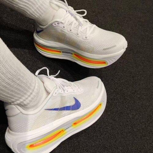 Nike Vomero Premium 舒适贴合跑步鞋 男女同款 白色HQ2050-101