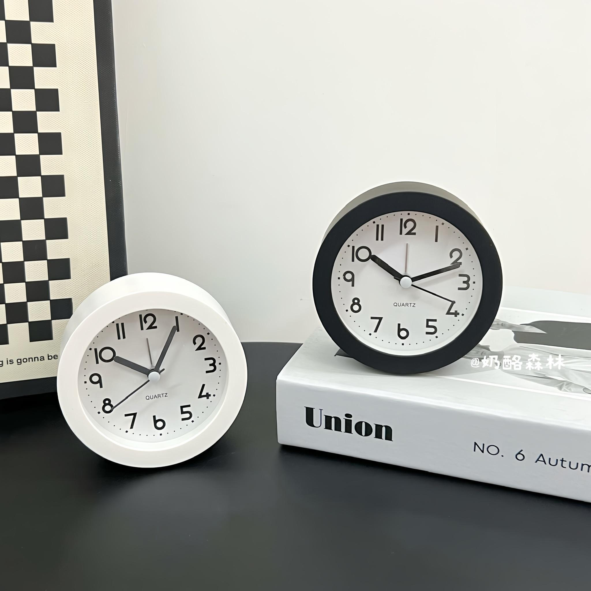 简约家用高颜值台式静音迷你小闹钟学生卧室桌面床头夜光时钟摆件