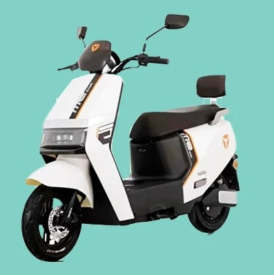 雅迪战神E360电动车原厂配件灯具前围前泥板大灯工具箱脚踏板尾灯