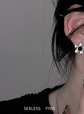 yyds 甜酷风黑色镶钻花朵耳钉2025年新款潮ins简约气质耳环耳饰女