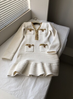 2025早春新款象牙白金色钻饰小香风针织连衣裙短裙