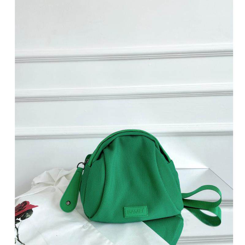 香港轻便贝壳包女宽肩带斜挎包尼龙布甜酷小众设计潮2025新款韩版