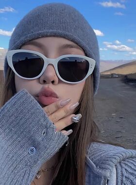 王嘉尔同款复古高级感白色框熊猫眼墨镜女款潮酷防紫外线太阳眼镜