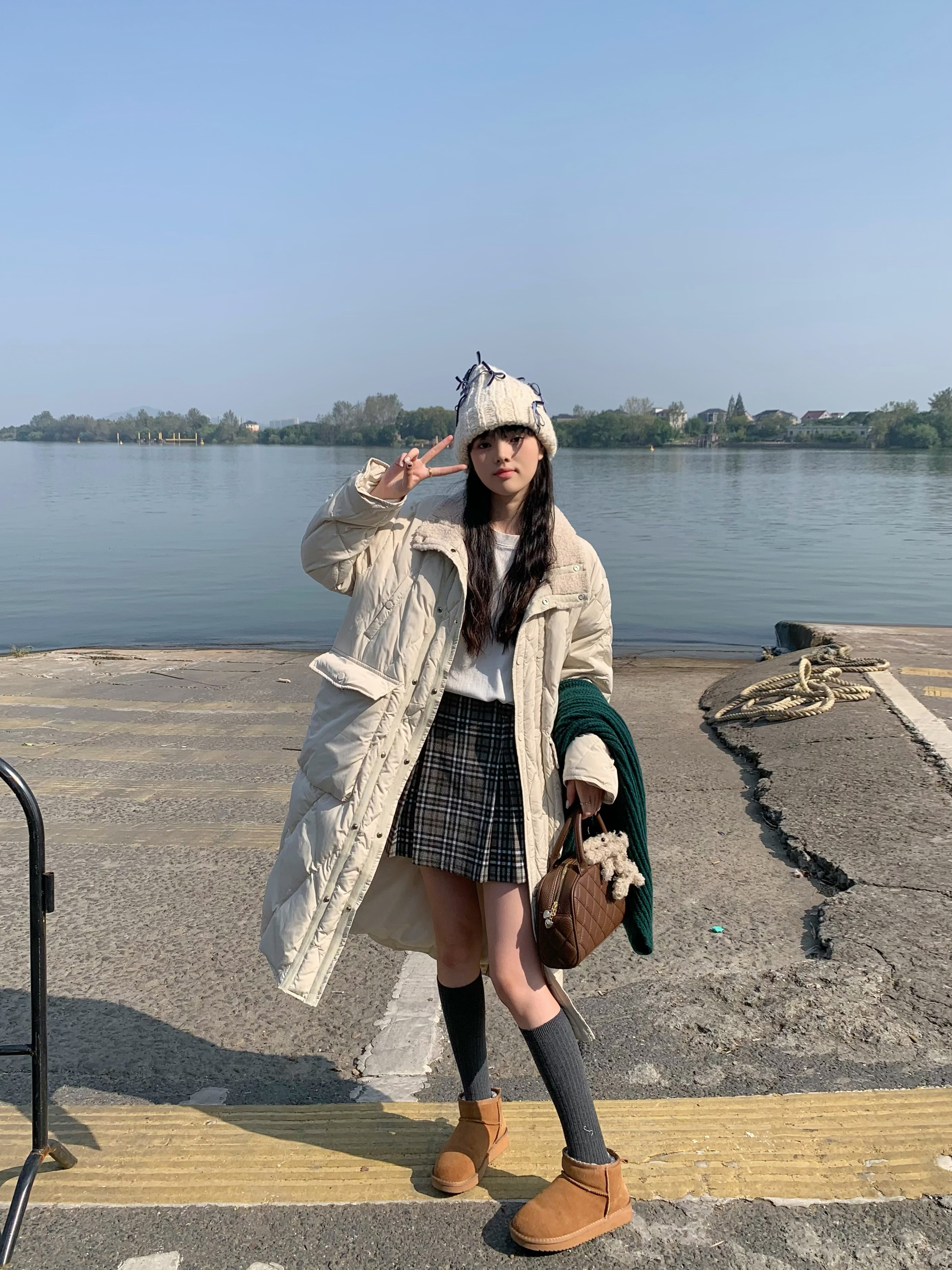 羊羔毛领羽绒服（米白）