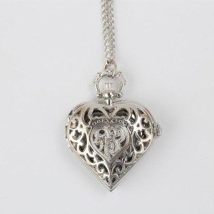 礼品怀表复古风镂空心形银色怀表创意翻盖石英挂链女表爱心怀表