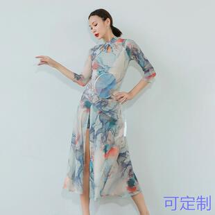 2027新款 镂空领口表演服 古典舞旗袍青色山水水墨画印花舞蹈服中袖