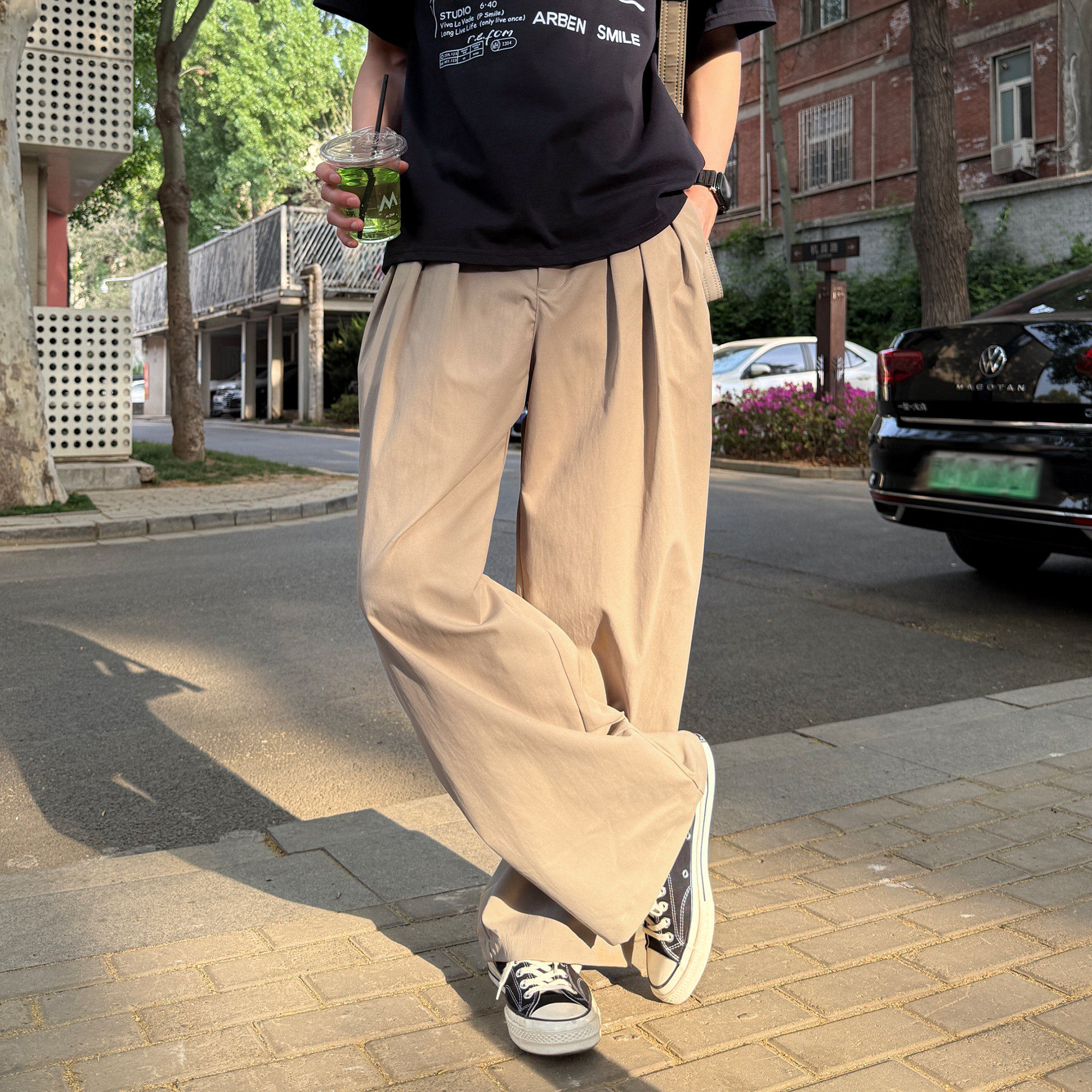 局外青年卡其色打褶休闲