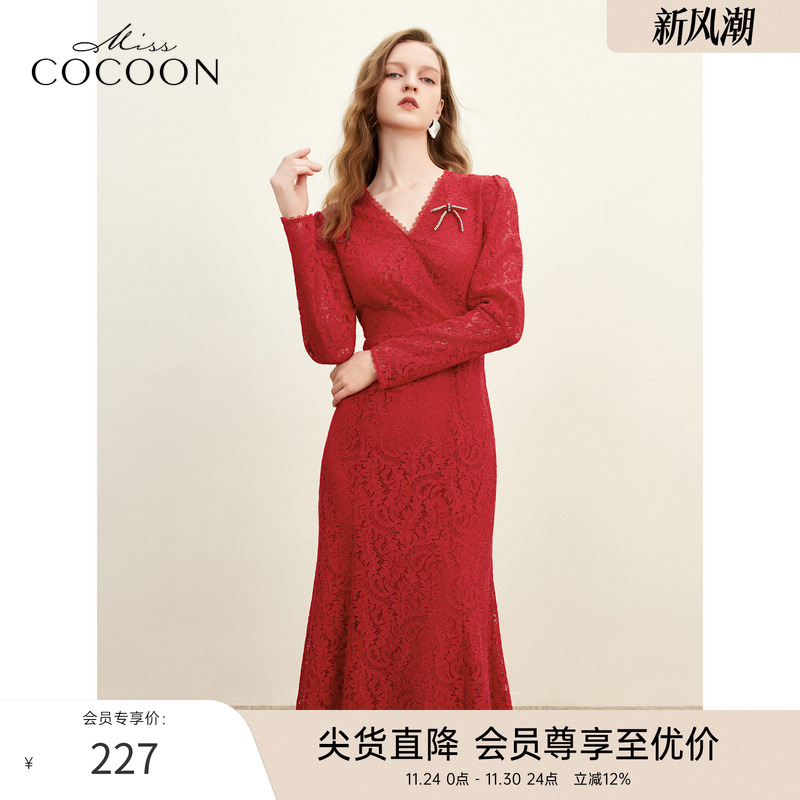 MISSCOCOON新年红蕾丝连衣裙通勤优雅钻链蝴蝶结修身鱼尾裙秋冬