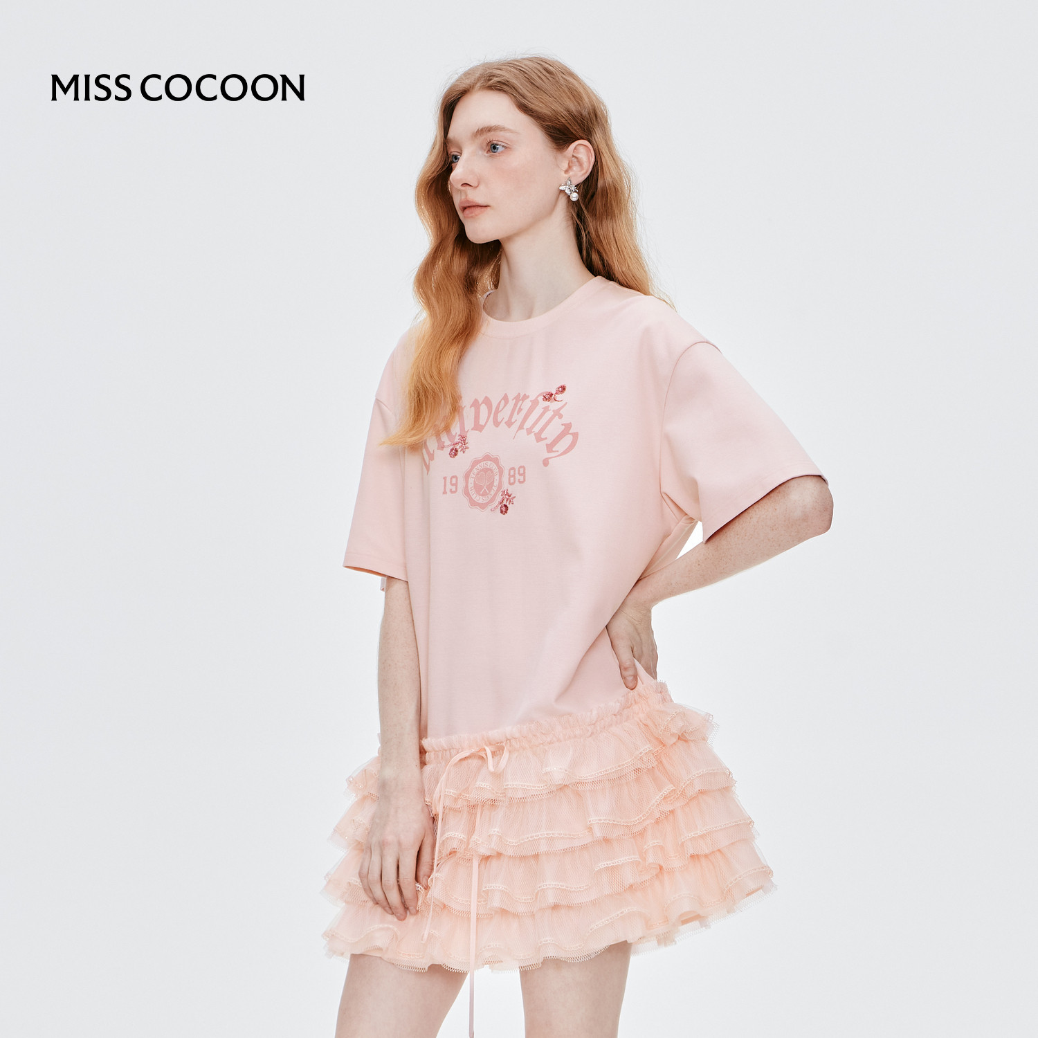 MISSCOCOON学院风粉色蛋糕裙字母印花T恤拼接连衣裙夏新款