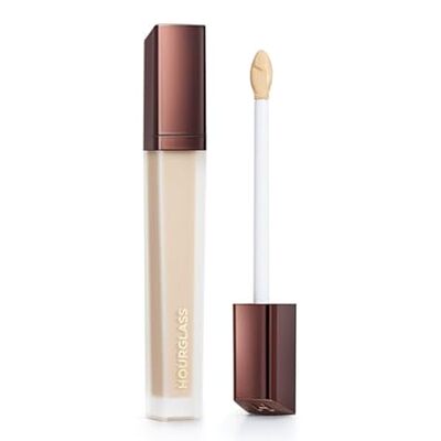 Hourglass Vanish Airbrush Concealer. Weightless and Water
