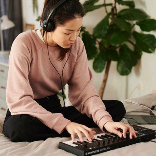 SF Ni KOMPTETE KONTROL M32 A25A49A61 Portable Midi -контроллер клавиатуры