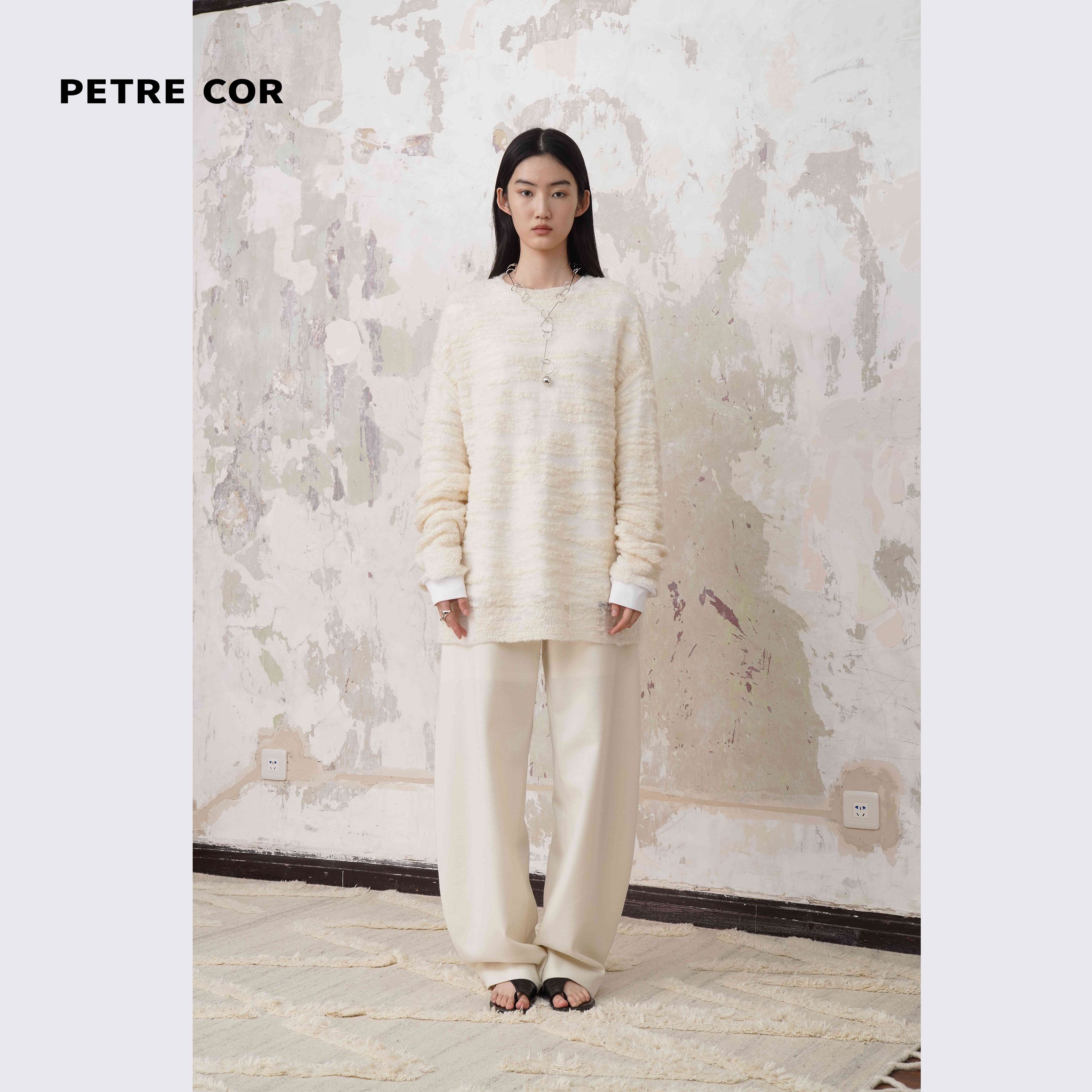 PETRE COR独立设计师官方店23秋冬白色圆领云朵宽松款毛衣