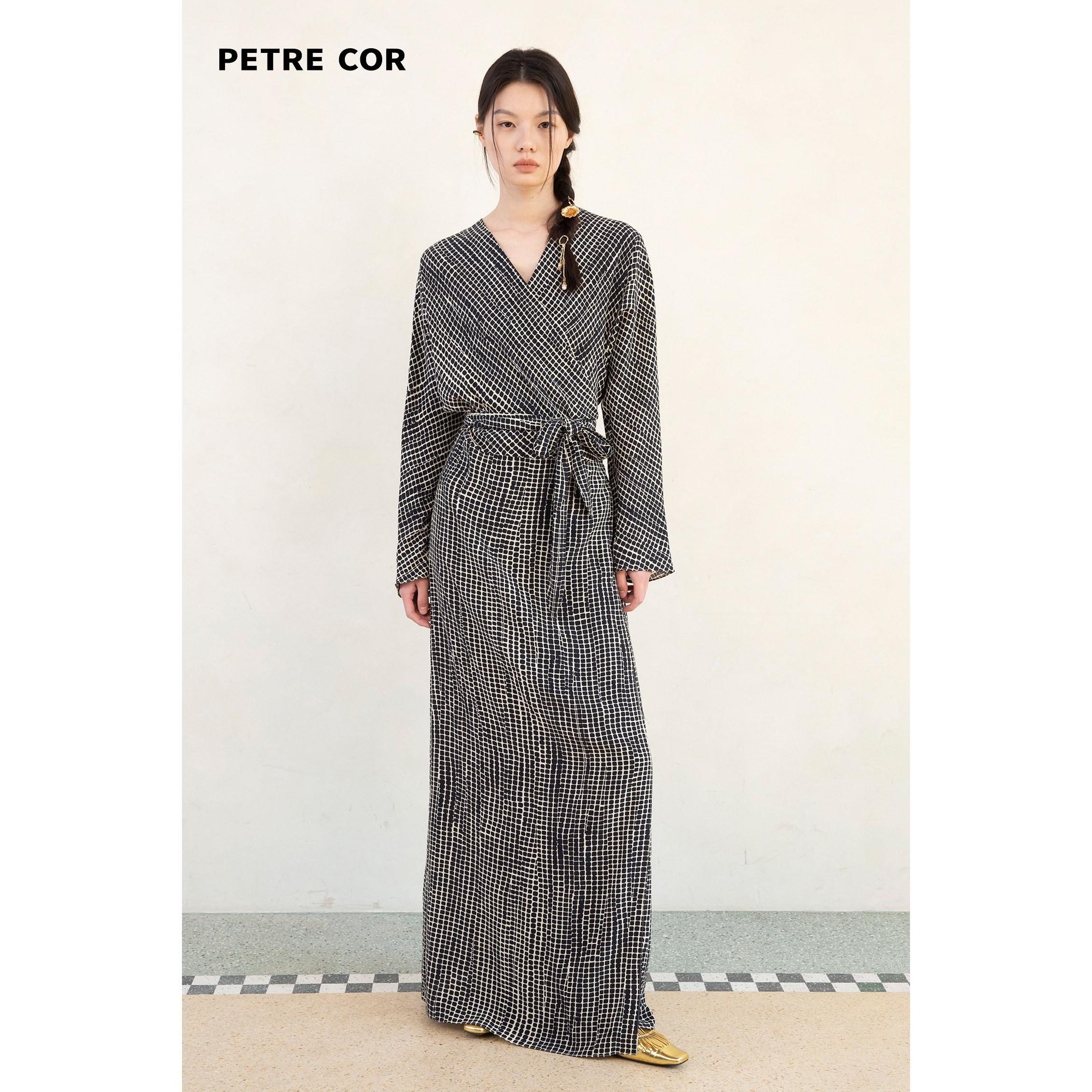 PETRE COR 独立设计师官方店V领裹身式高腰A字裙连衣裙女25秋冬