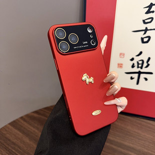 酒红色刺绣小马适用苹果17promax手机壳16保护套皮质软胶防摔马年新款2026刺绣15/14/13红色iPhone新年巨好看