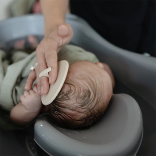 婴儿硅胶洗头刷宝宝洗澡去头垢软毛按摩刷防滑Cradle Cap Brushes