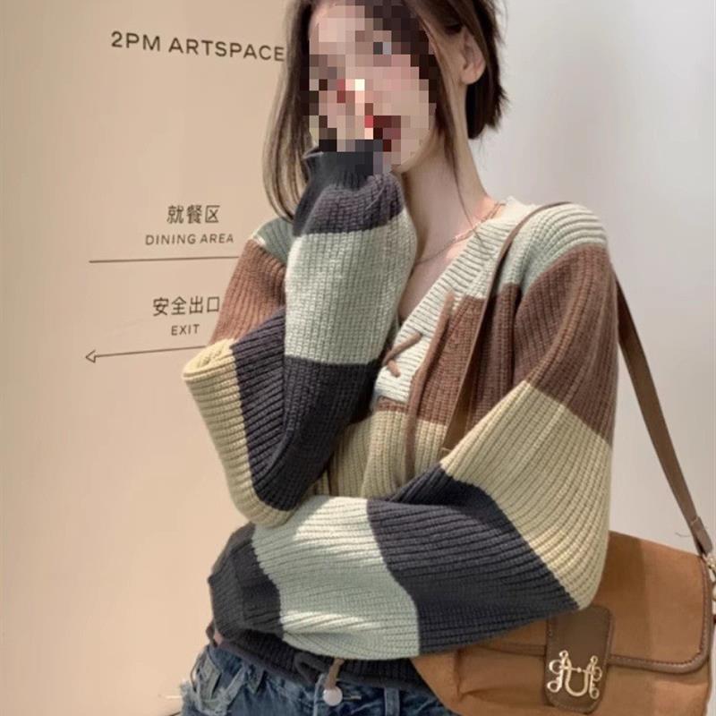 春秋新款条纹撞色系带v领长袖针织衫女气质显瘦减龄宽松短款毛衣