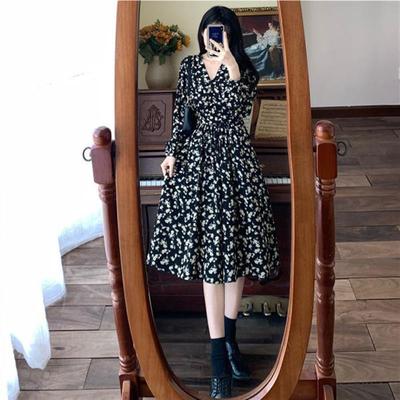 碎花连衣裙秋款女装2025新款法式黑色裙子小个子气质秋季打底长裙