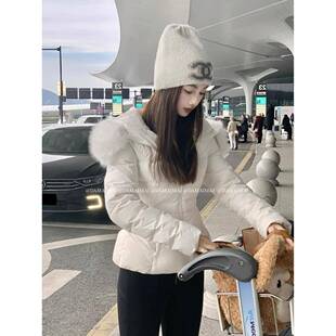 白色毛领连帽90白鸭绒收腰短款羽绒服女冬季新款修身显瘦棉服外套