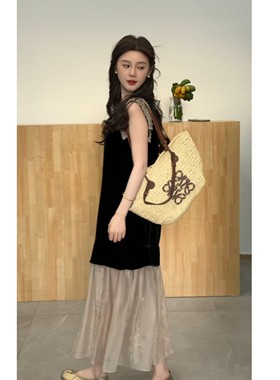 2026夏季新款法式无袖蕾丝拼接网纱连衣裙女黑色A字长裙贵妇气质