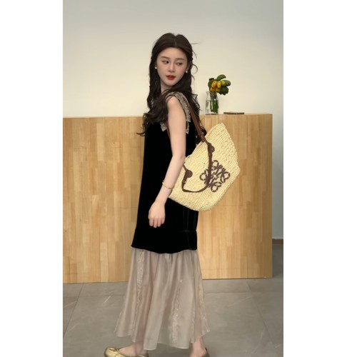 2026夏季新款法式无袖蕾丝拼接网纱连衣裙女黑色A字长裙贵妇气质