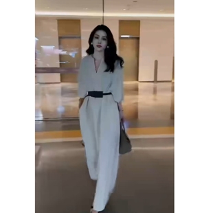 轻熟优雅风白色连衣裙女2026春秋季节V领收腰开叉长裙高级感气质