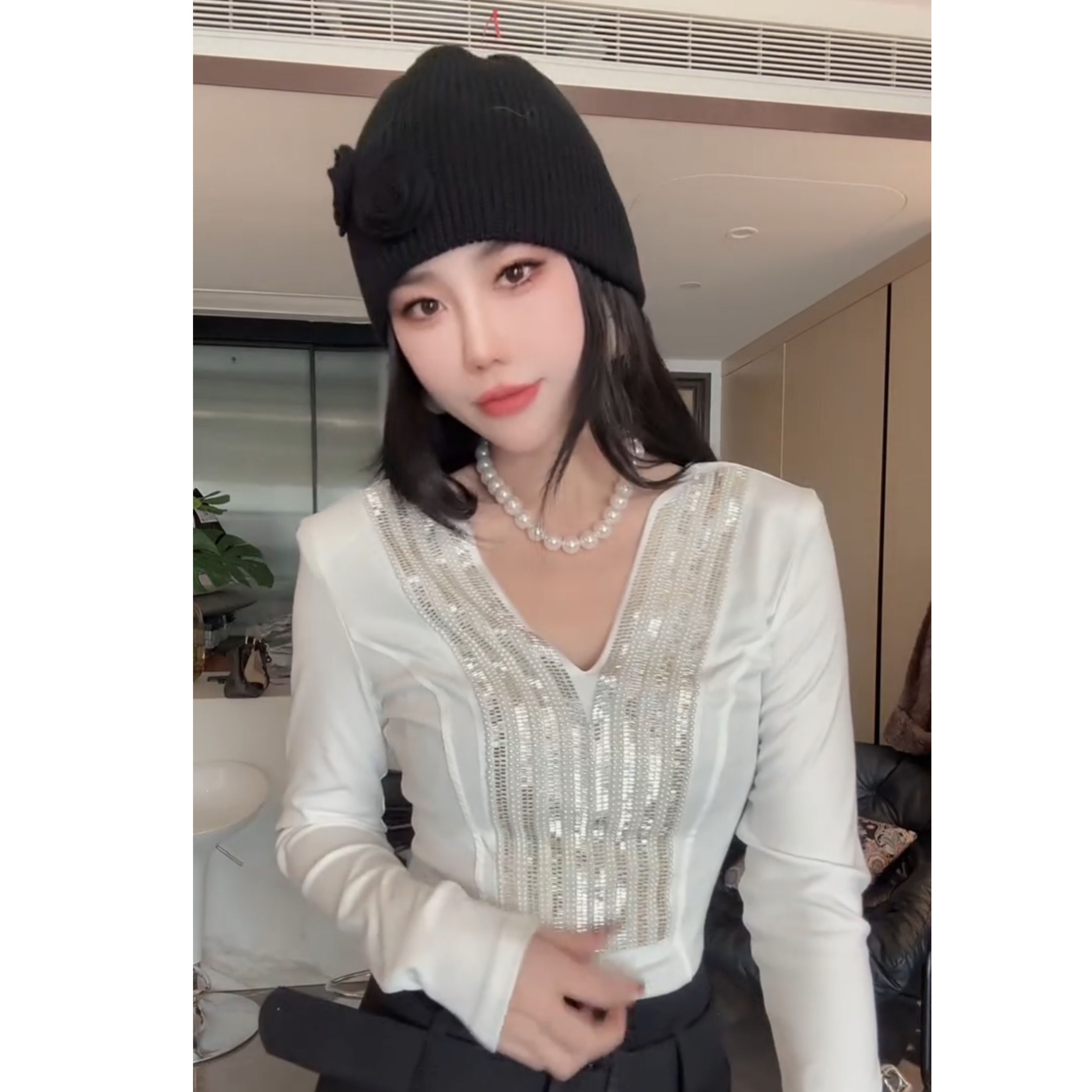 2025冬季新款加厚优雅风珠片拼接V领长袖衬衫女修身显瘦百搭上衣