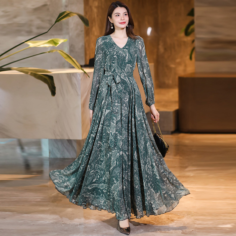 2025年新款春秋冬大摆连衣裙收腰显瘦旅游度假长裙雪纺裙沙滩裙子