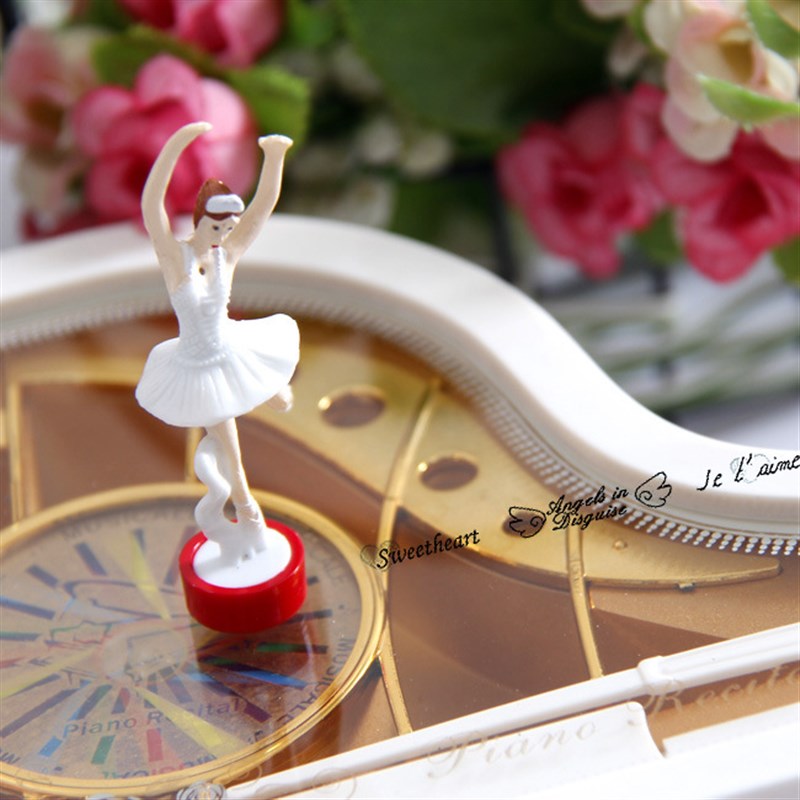 创意生日礼物钢琴音乐盒八音盒送女友女生闺蜜同学惊喜毕业小礼品