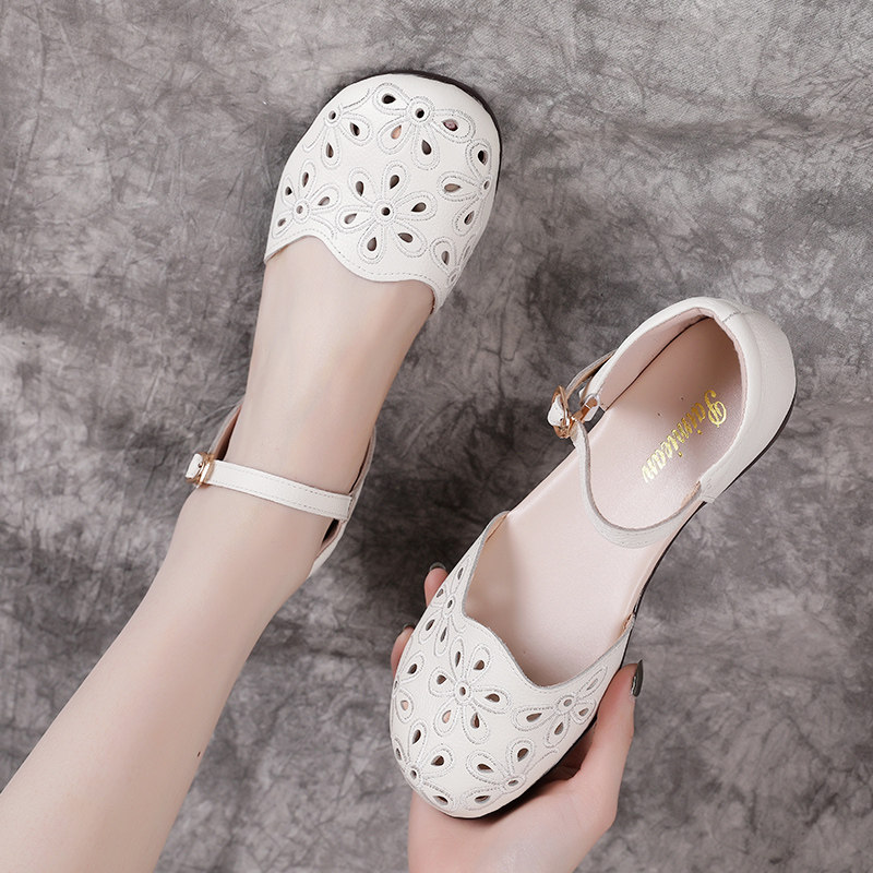 包头凉鞋女真皮妈妈鞋软底低跟平底洞洞鞋中老年镂空一字扣女鞋夏