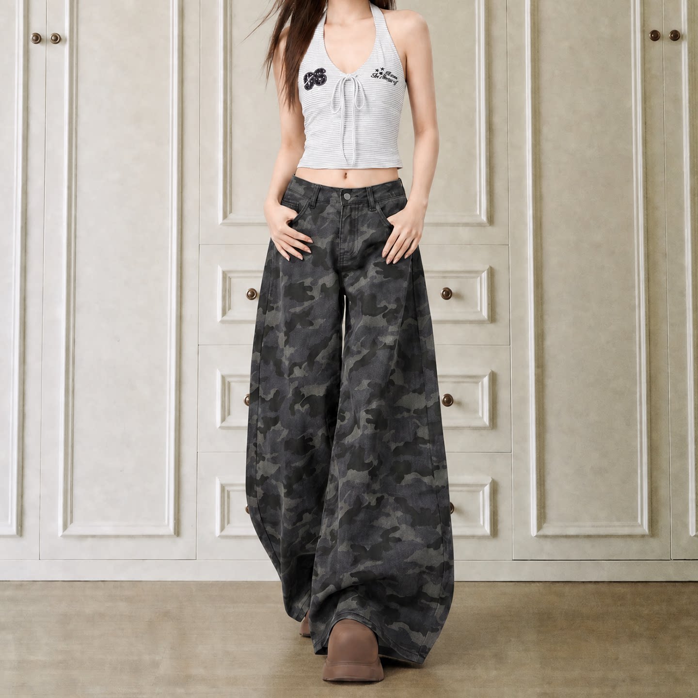 拉夏贝尔迷彩弯刀牛仔裤女夏季2026新款高腰显瘦宽松百搭阔腿裤子