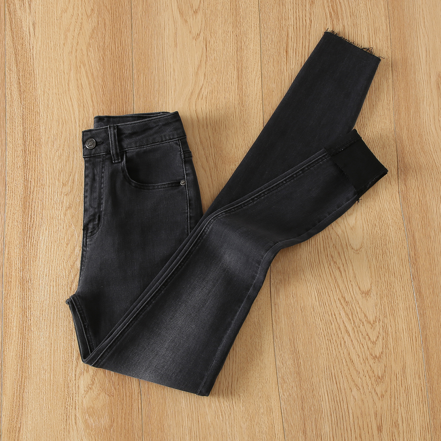 拉夏贝尔烟灰牛仔裤2025新款提臀