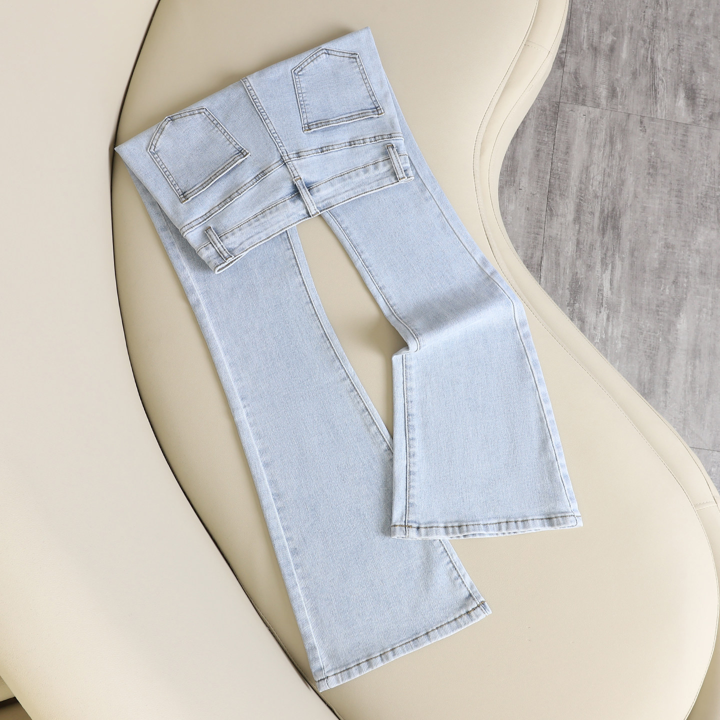 拉夏贝尔微喇牛仔裤女2025新款