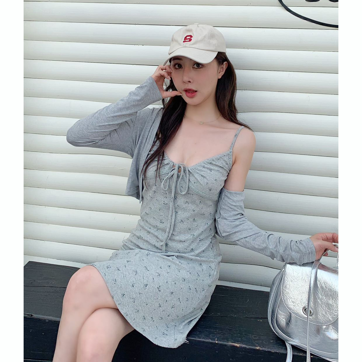 拉夏贝尔小个子性感碎花修身2025夏吊带连衣裙短款长袖开衫外套女