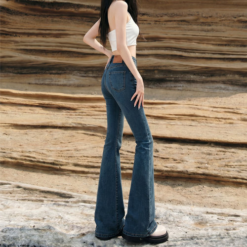 拉夏贝尔复古蓝微喇牛仔裤女2026