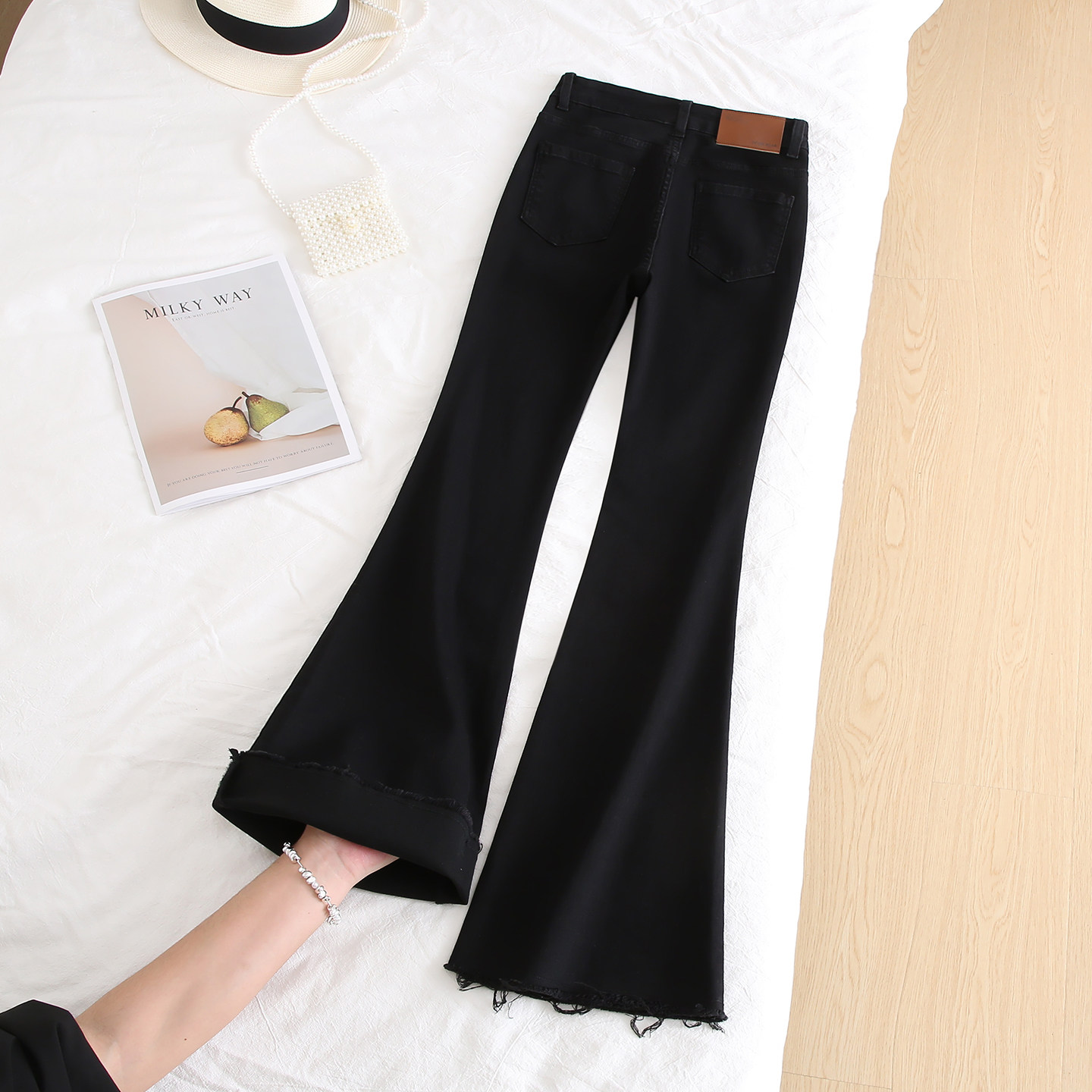 拉夏贝尔黑色微喇牛仔裤女2025新款高腰修身显瘦弹力毛边喇叭裤子,女装/女士精品,牛仔裤,淘宝优惠券,粉丝福利购,淘宝优惠卷