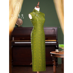 真丝绿色旗袍2026新款女新中式缎面年轻款少女订婚高级感无袖长款