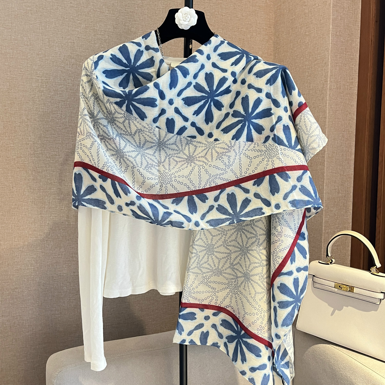 2026新款蓝色印花仿棉麻外搭披肩围巾女春夏纱巾百搭四季两用