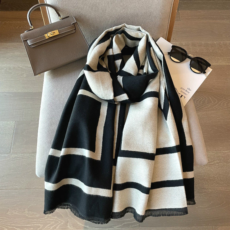 高级感~黑色系几何围巾披肩两用