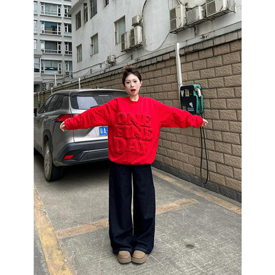 红色立体字母圆领卫衣女秋冬无帽