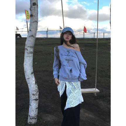 美式复古斜肩卫衣女春秋新款无帽字母印花设计感小众宽松显瘦上衣