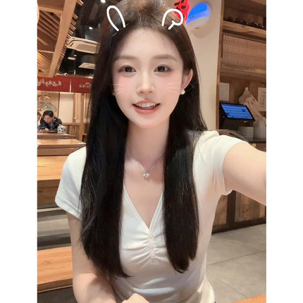 白色V领褶皱短袖正肩女设计感t恤夏季绝美修身甜辣妹短款小众上衣