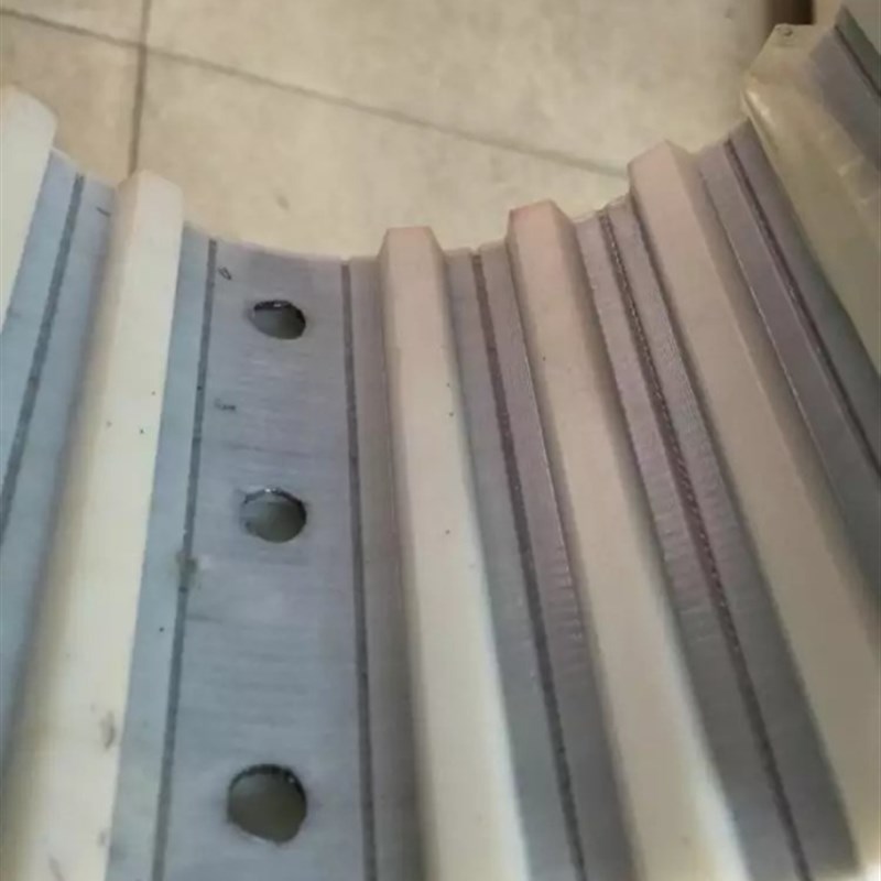 同步带加挡板AT20金属假齿菱形螺母加附件磨齿开槽打孔传动带订做