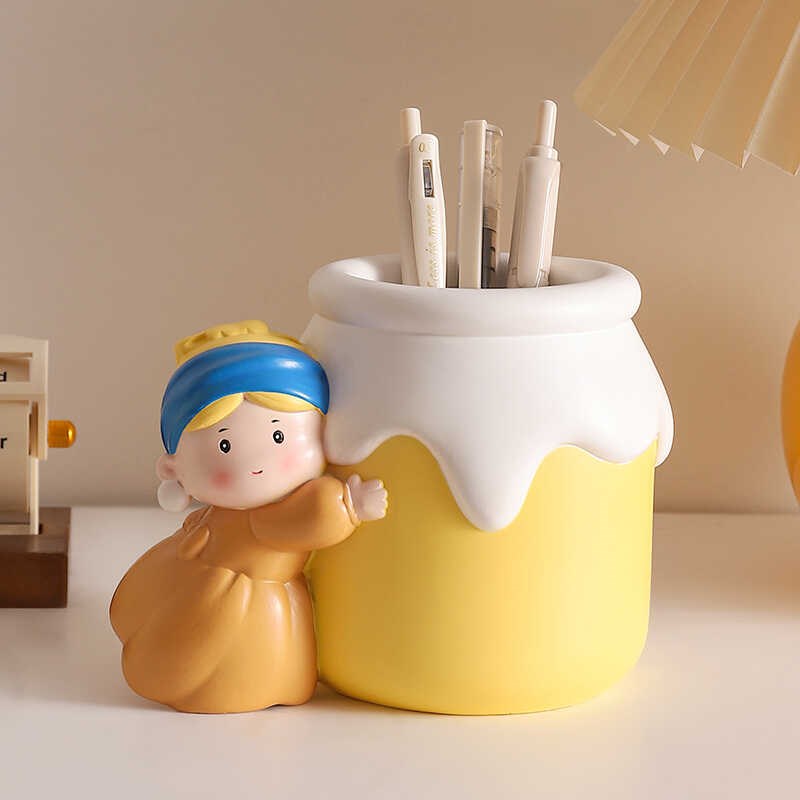 创意可爱戴珍珠耳环的少女笔筒摆件办公室桌面装饰实用生日礼物女